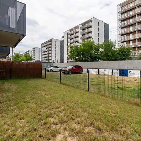 With Garden Dmowskiego 81 By Renters פוזנן