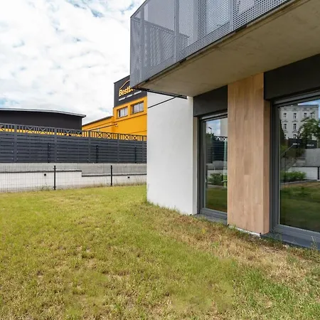 With Garden Dmowskiego 81 By Renters Apartman Poznań