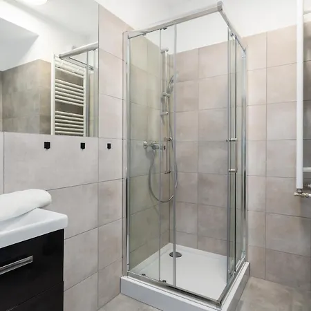 With Garden Dmowskiego 81 By Renters Apartman