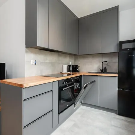 With Garden Dmowskiego 81 By Renters