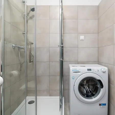 With Garden Dmowskiego 81 By Renters Apartman Poznań