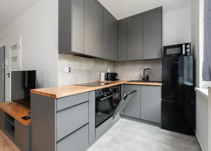 With Garden Dmowskiego 81 By Renters