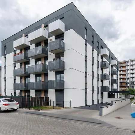 With Garden Dmowskiego 81 By Renters Apartment Poznan