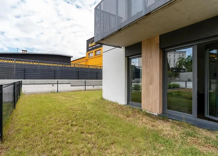 With Garden Dmowskiego 81 By Renters Appartement Poznań